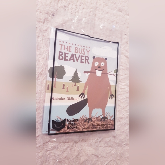 2017 The Busy Beaver Book Nicholas Oldland McDonald's Happy Meal Toy NIP - Picture 6 of 8